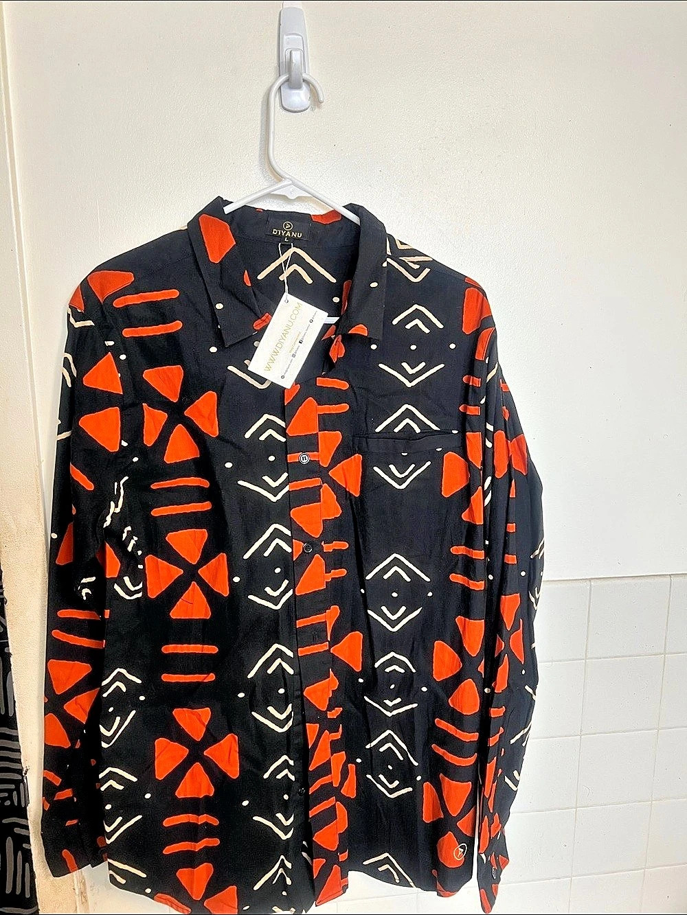 D'IYANU Geometric Button Down in Black & Orange